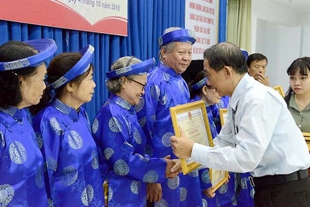 Người cao tuổi phường 4, quận Tân Bình, Thành phố Hồ Chí Minh sơ kết phong trào “Tuổi cao gương sáng”