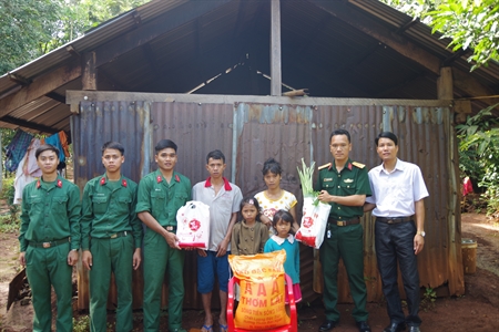 Đại đội 568, Ban CHQS Bù Gia Mập (Bình Phước): Chung tay “Nâng bước em đến trường”