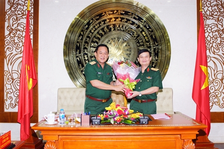 Bàn giao nhiệm vụ Bí thư Đảng ủy – Chính ủy Quân khu 7