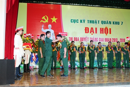 Hoa quyết thắng ngành Kỹ thuật