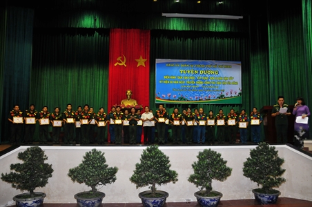 Bộ Tư lệnh Tp. Hồ Chí Minh tuyên dương điển hình Dân vận khéo