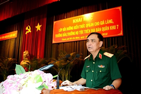 Quân khu 7 bồi dưỡng kiến thức quốc phòng và an ninh cho già làng, trưởng bản, trưởng họ tộc