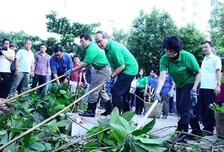TP Hồ Chí Minh phát động nhân dân không xả rác vì thành phố sạch và không ngập nước