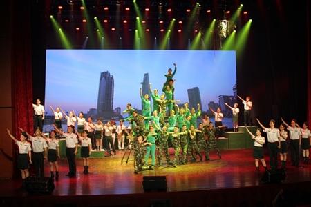 Đoàn Văn công Quân khu 7 báo cáo chương trình tham gia hội diễn nghệ thuật chuyên nghiệp toàn quân