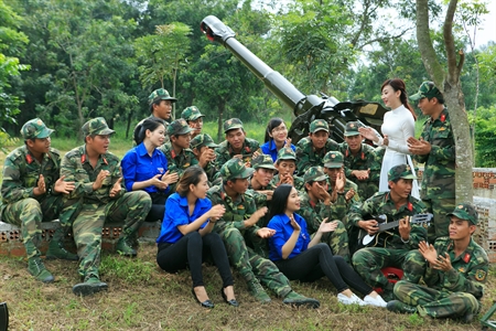 Đa dạng hình thức cổ động thao trường