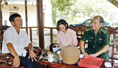 Sắt son nghĩa tình biên giới
