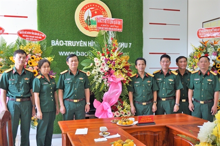 Chính ủy Quân khu 7 thăm, chúc mừng ngày truyền thống Báo Quân khu 7