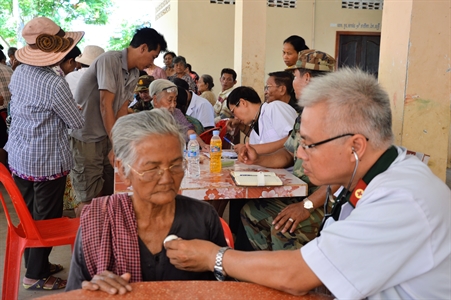 Người thầy thuốc hết lòng vì bệnh nhân