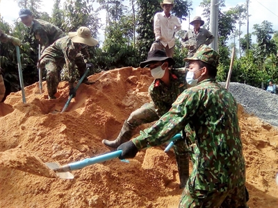 Kho K6, Cục Kỹ thuật Quân khu 7 làm công tác dân vận tại thị xã Long Khánh, tỉnh Đồng Nai