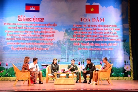 Giao lưu sĩ quan trẻ  tỉnh Bình Phước với Tiểu khu Quân sự và Bộ Chỉ huy Hiến binh tỉnh Monđunkiri, Campuchia