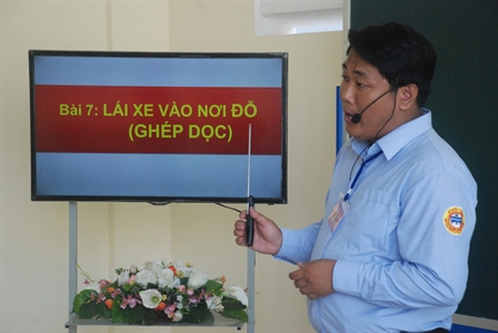 Người thầy giáo gương mẫu và trách nhiệm