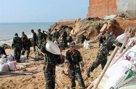 LLVT tỉnh Bình Thuận: Gần 5.000 lượt cán bộ, chiến sĩ giúp dân chống bão số 9