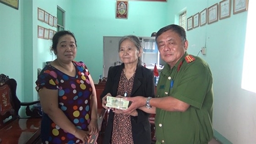 Không ham của rơi, trả lại 100 triệu đồng nhặt được