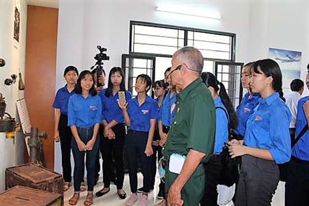 Thuyết minh viên - Người góp phần tăng sức hấp dẫn cho “địa chỉ đỏ”