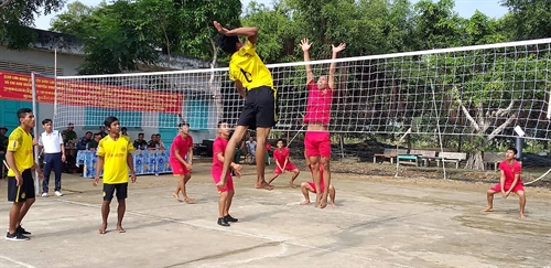 Biên phòng tỉnh Long An giao lưu bóng chuyền với lực lượng bảo vệ biên giới tỉnh S’Vay Riêng, Vương quốc Campuchia
