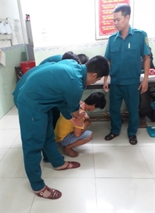 Dân quân phường 5, quận 4 bắt cướp