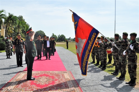 Quân khu 7 thăm Lữ đoàn Can thiệp số 1 Quân đội Hoàng gia Campuchia