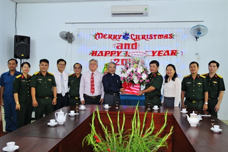 Bộ Tư lệnh Thành phố Hồ Chí Minh thăm và chúc mừng Giáng sinh các cơ sở tôn giáo