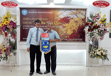 Khai mạc triển lãm ảnh "Sắc thu Hàn Quốc"