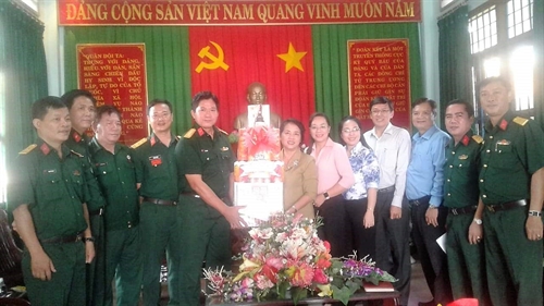 Quận 1, Thành phố Hồ Chí Minh thăm, tặng quà các đơn vị Quân đội nhân kỷ niệm 74 năm ngày thành lập Quân đội nhân dân Việt Nam