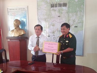 Huyện Đất Đỏ, tỉnh Bà Rịa – Vũng Tàu thăm, tặng quà  các đơn vị LLVT trên địa bàn