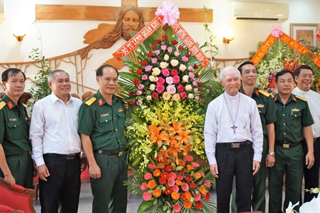 Quân khu 7 thăm, chúc mừng Giáng sinh Tòa Giám mục Giáo phận Xuân Lộc, Đồng Nai