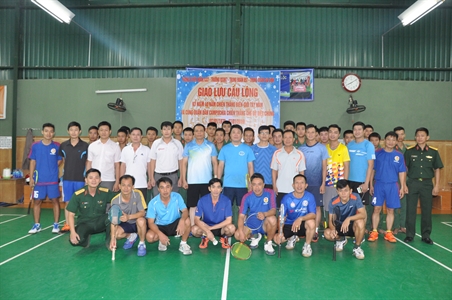 Trung đoàn 657 tổ chức giao lưu cầu lông đón chào năm mới 2019