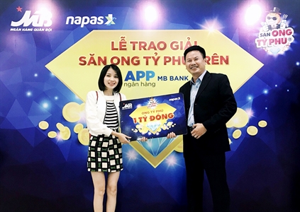 Dùng App Ngân hàng MBBank, một khách hàng may mắn trúng thưởng 1 tỷ đồng