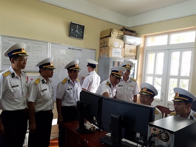 Bộ Tư lệnh Vùng 2 Hải quân thăm, tặng quà, chúc Tết Trạm Ra đa 590