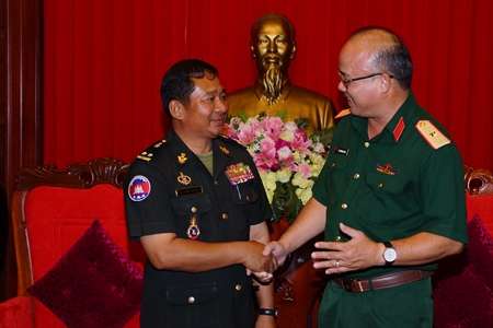 Các đoàn Quân đội Hoàng gia Campuchia chúc tết Bộ Tư lệnh Quân khu 7