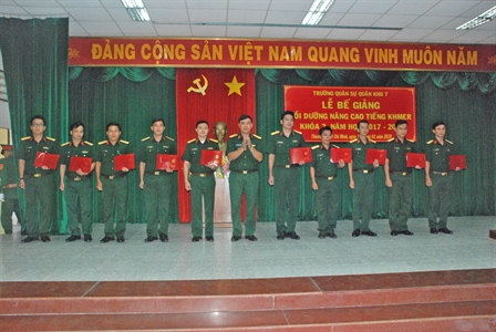 Trường Quân sự Quân khu 7 bế giảng bồi dưỡng nâng cao tiếng Khơme khóa 2