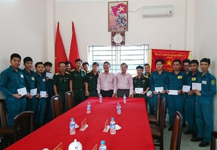 Quận Bình Tân chăm lo Tết cho các đơn vị LLVT