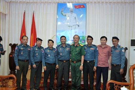 Bộ Tư lệnh Hiến binh Campuchia chúc tết LLVT tỉnh Tây Ninh