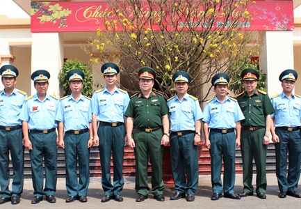 Thượng tướng Nguyễn Trọng Nghĩa thăm, kiểm tra, chúc Tết, tặng quà cán bộ, chiến sĩ các đơn vị phía Nam