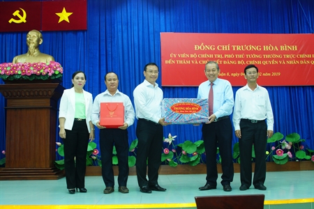 Phó Thủ tướng Thường trực Trương Hòa Bình, chúc tết đêm giao thừa