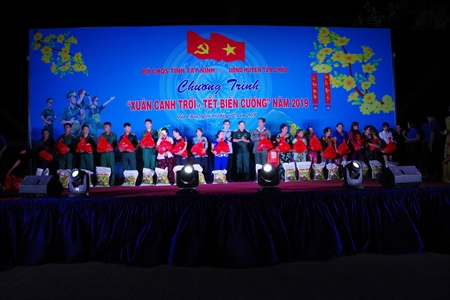 Bộ CHQS tỉnh Tây Ninh chương trình xuân canh trời, tết biên giới