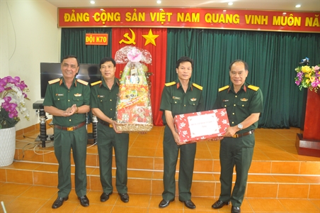 Bộ Tư lệnh Quân khu thăm, động viên các đội chuyên trách trước khi lên đường làm nhiệm vụ