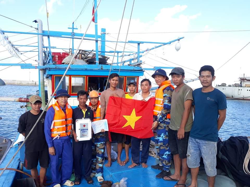 Trung tâm Hậu cần - Kỹ thuật Thị trấn Trường Sa: Sửa chữa thành công sự cố Tàu cá BTh - 97751TS.