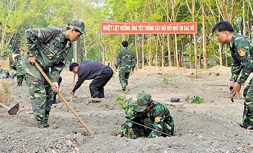 Đồn biên phòng Thanh Hòa, Bù Đốp, Bình Phước trồng cây nhớ ơn Bác Hồ