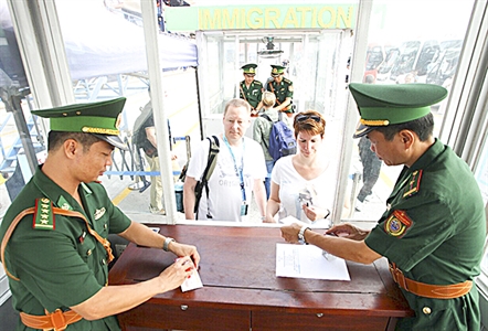 Những "đại sứ" thân thiện ở bến cảng