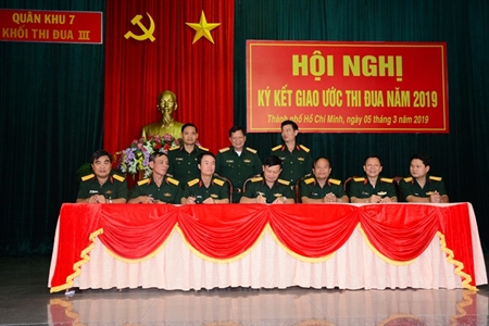 Trung tướng Trần Hoài Trung dự hội nghị ký kết giao ước thi đua năm 2019 của Khối thi đua III