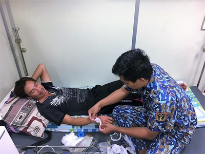 Tàu 924, Vùng 2 Hải quân kịp thời cấp cứu ngư dân gặp nạn trên biển