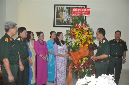 Thiếu tướng Nguyễn Minh Hoàng chúc mừng ngày Quốc tế Phụ nữ 8-3 tại Trường Quân y 2