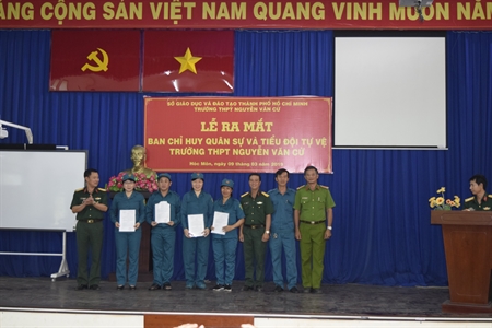 Huyện Hóc Môn ra mắt Tiểu đội tự vệ Trường THPT Nguyễn Văn Cừ