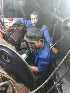 Tàu 956, Hải đội 5, Lữ đoàn 125 Hải quân cứu hộ, giúp đỡ tàu cá ngư dân trên biển