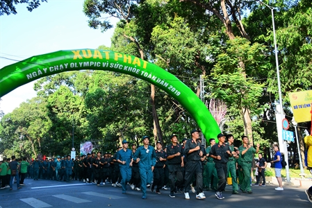 Hơn 8.000 người tại TPHCM tham gia Ngày chạy Olympic vì sức khỏe toàn dân