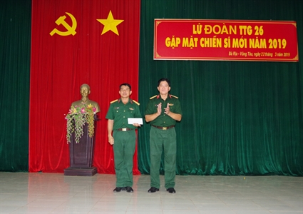 Lữ đoàn 26 thăm, tặng quà chiến sĩ mới tại Trung đoàn 201, Sư đoàn 302