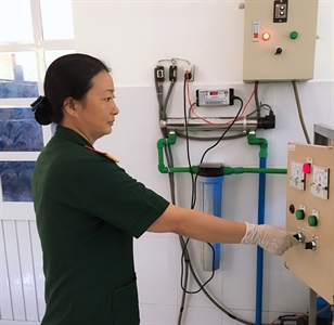 Thiếu tá CN Cao Thị Vẻ tâm huyết với công việc