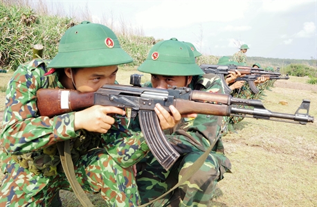 Đảng viên trẻ - gương mẫu, xung kích trên thao trường