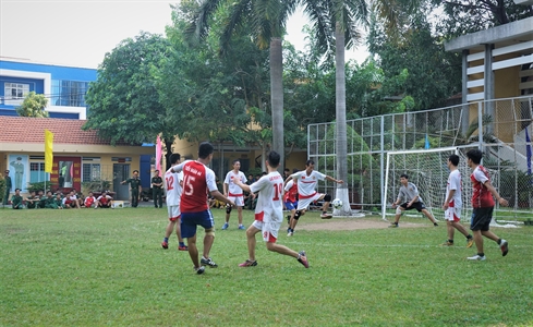 Lữ đoàn Thông tin 23 Quân khu 7: Khai mạc giải bóng đá mini chào mừng ngày thành lập.